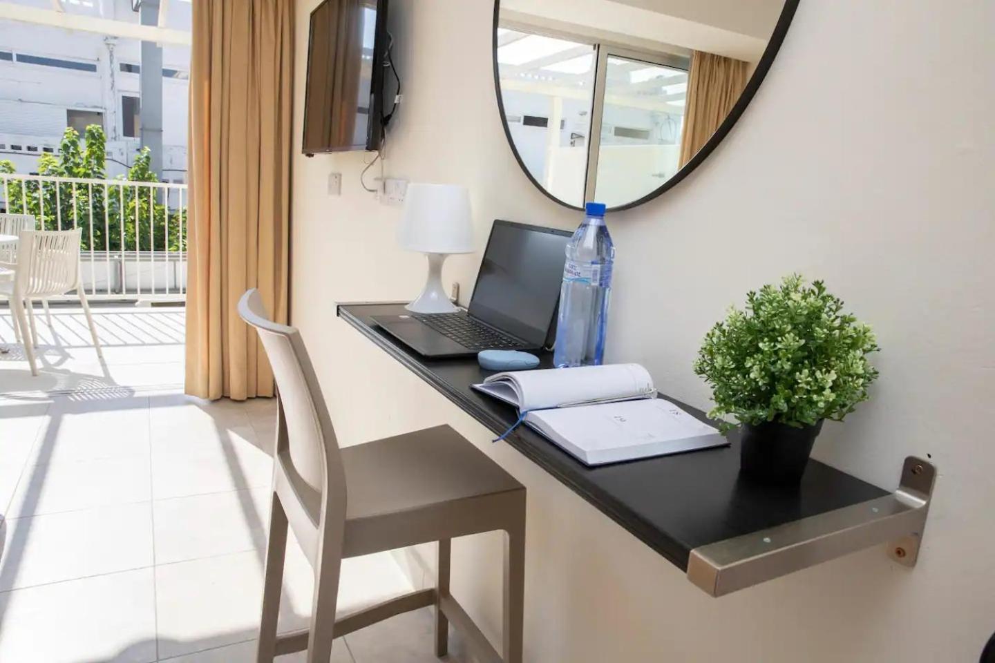Harbour Lights Studio Apartments Пафос Экстерьер фото