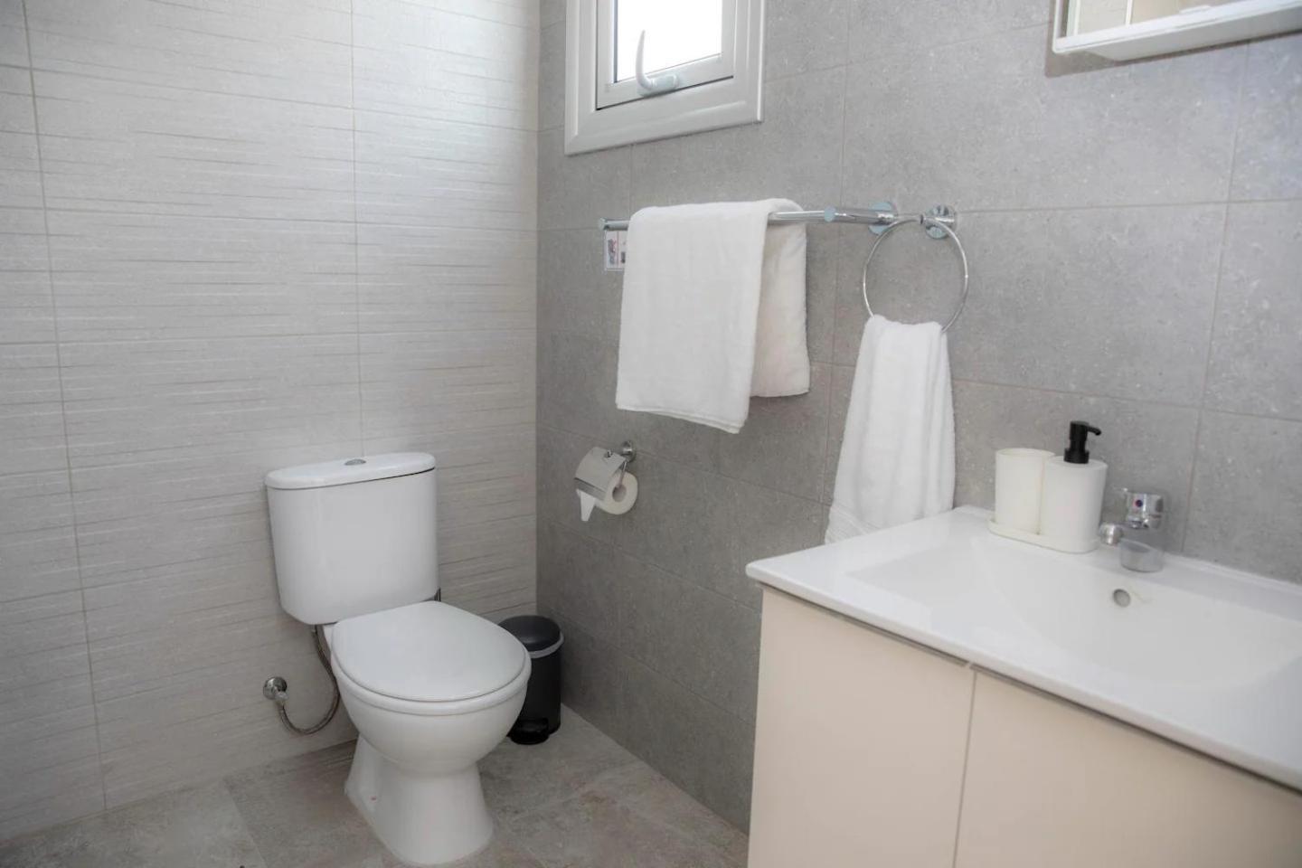 Harbour Lights Studio Apartments Пафос Экстерьер фото