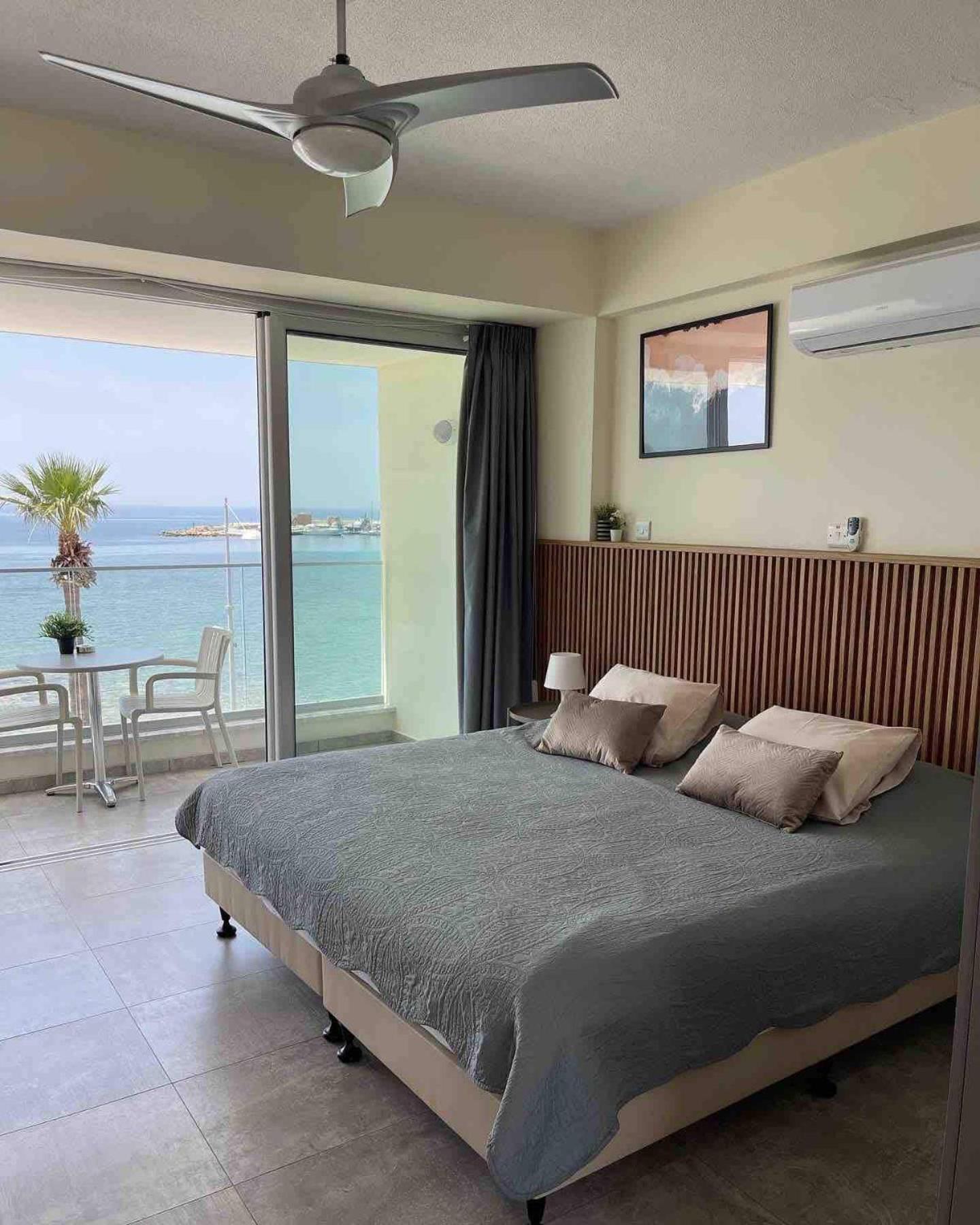 Harbour Lights Studio Apartments Пафос Экстерьер фото