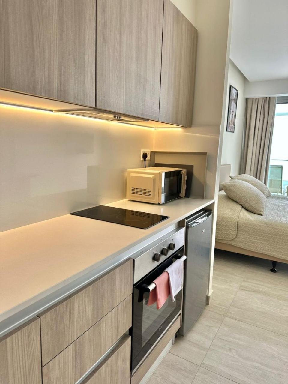 Harbour Lights Studio Apartments Пафос Экстерьер фото
