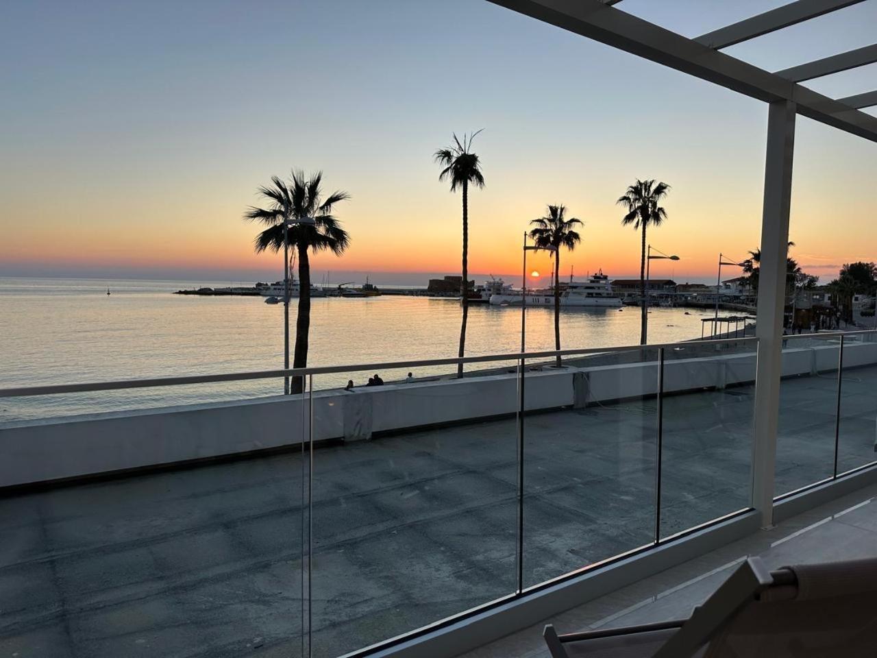 Harbour Lights Studio Apartments Пафос Экстерьер фото