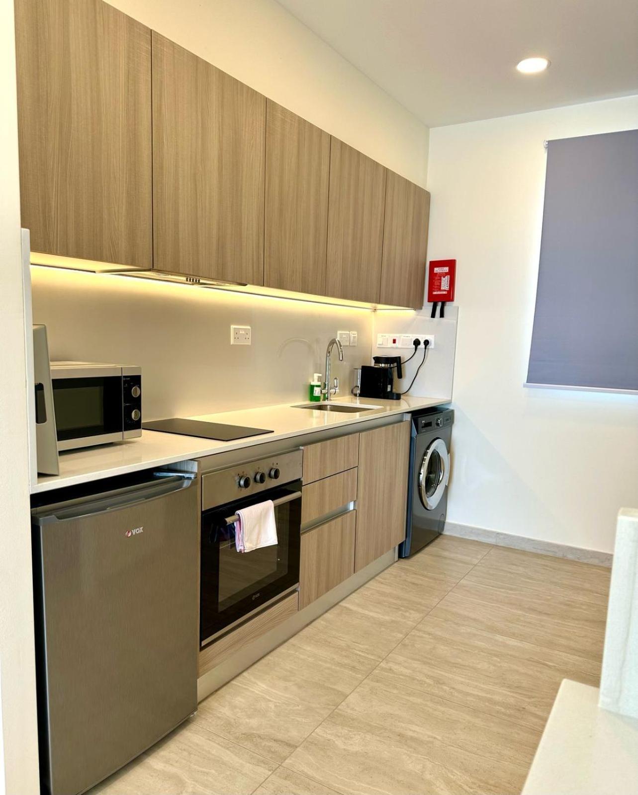 Harbour Lights Studio Apartments Пафос Экстерьер фото