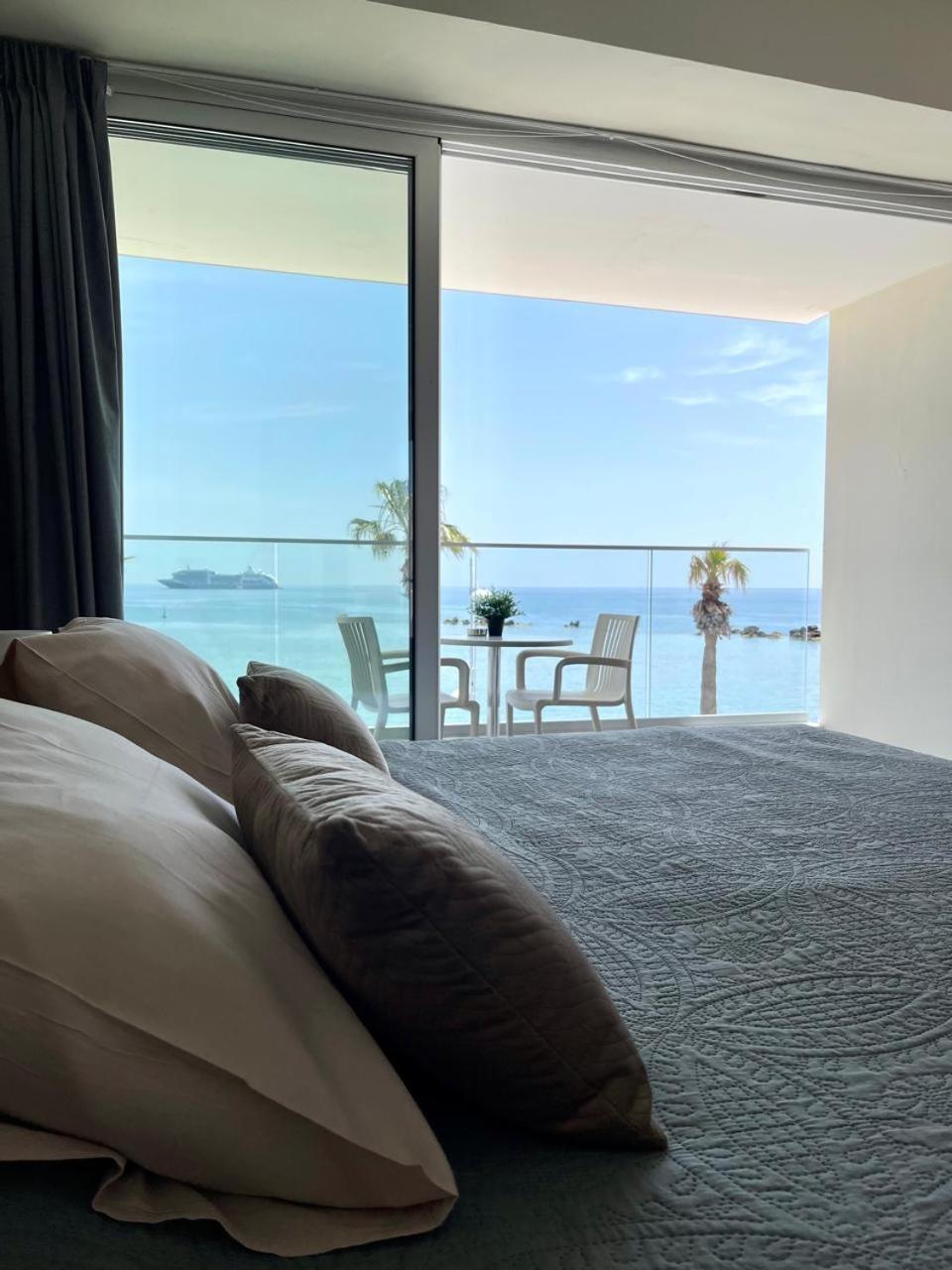 Harbour Lights Studio Apartments Пафос Экстерьер фото