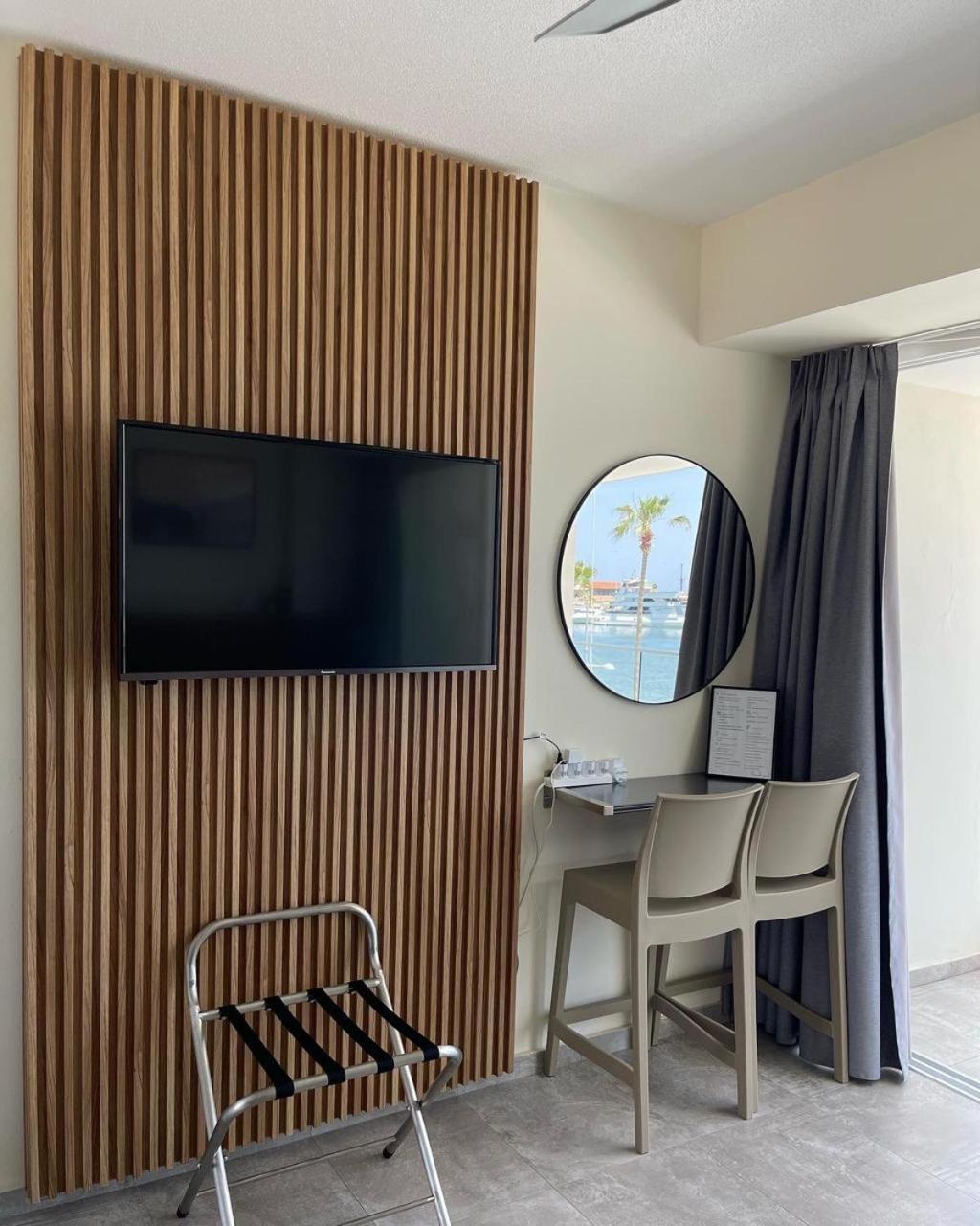 Harbour Lights Studio Apartments Пафос Экстерьер фото